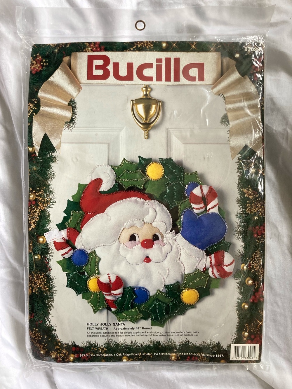 VTG Bucilla Holly Jolly Santa Felt Wreath Craft Kit 1993, 18in.Do-it-Yourself